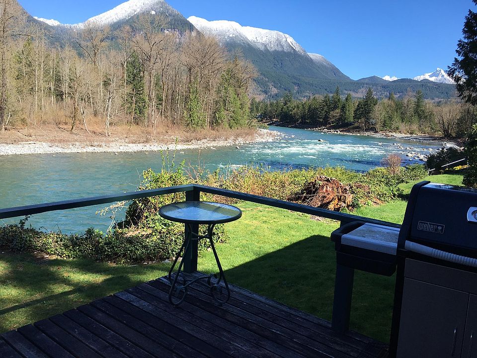 AWESOME view from the back deck! Direct access to the river for fishing and kayaking.