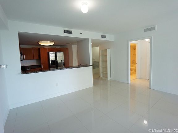 5th image of 6362 Collins Ave #4XX