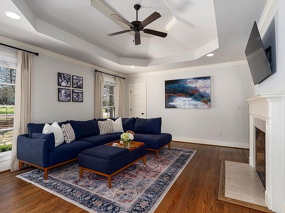 3rd image of 1000 Granbury Rd