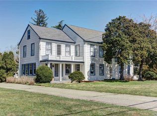 1662 Main Rd, Riverhead, NY 11901