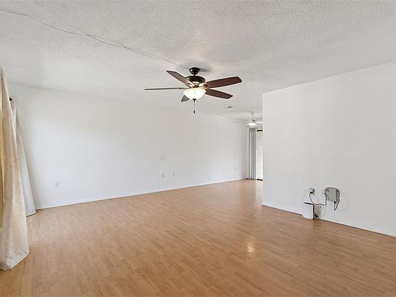 4th image of 2811 SW Archer Rd APT A2