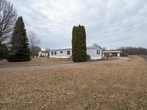 7545 E 700 S, Wolcottville, IN 46795