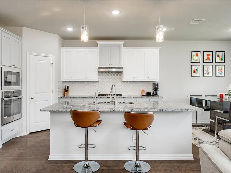 3327 Columbus Way — Photo 8