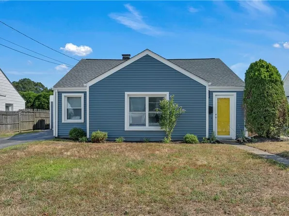 49 Nimitz Rd, Rumford, RI 02916