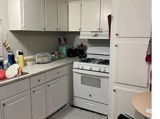 208 Oakleaf Dr, Saint Charles, MO 63301