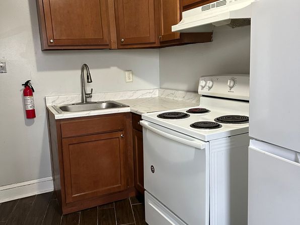 2301 N Washington St APT 8