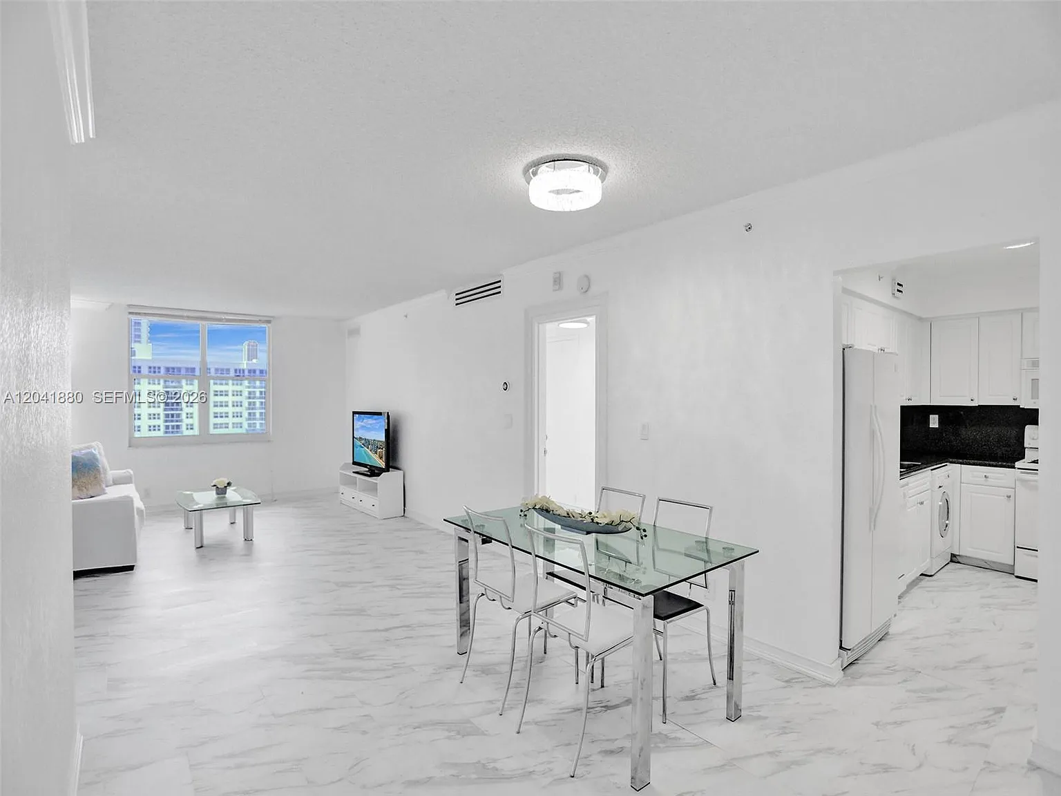 Wave Condo — Photo 2