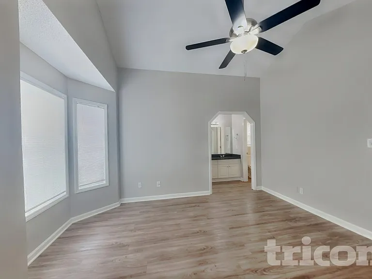 5169 Parkerwood Dr — Photo 7