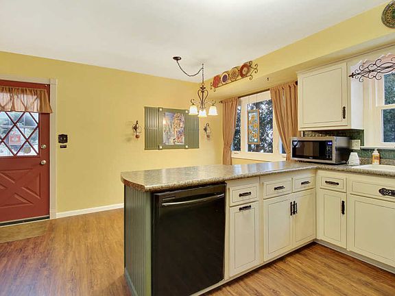 5th image of 5326 W Portage Ave