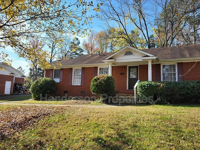 2 bed, 1.0 bath, 900 sqft, $1,200 — Photo 1