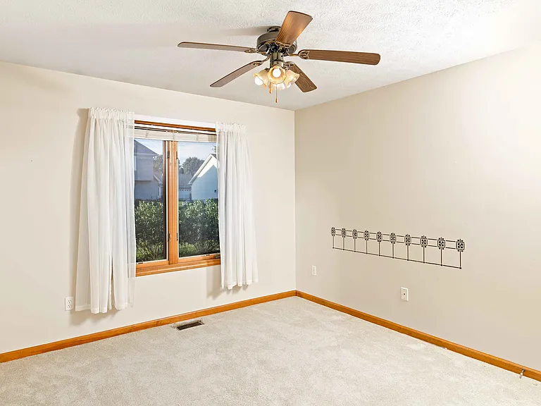 3442 Berkdale Dr — Photo 15