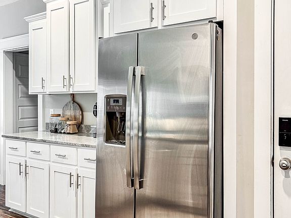 3rd image of 1213 Columbus Dr