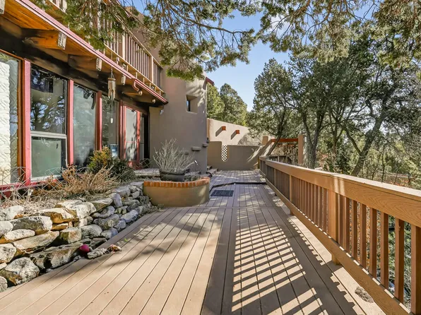 52 Forest Park Rd, Cedar Crest, NM 87008