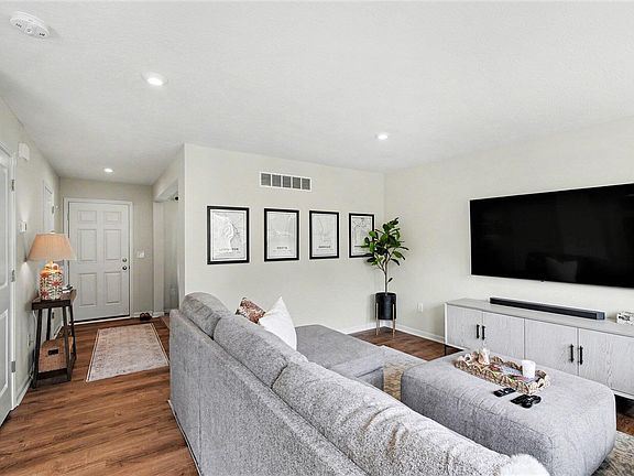 4th image of 3137 Belleglade Dr
