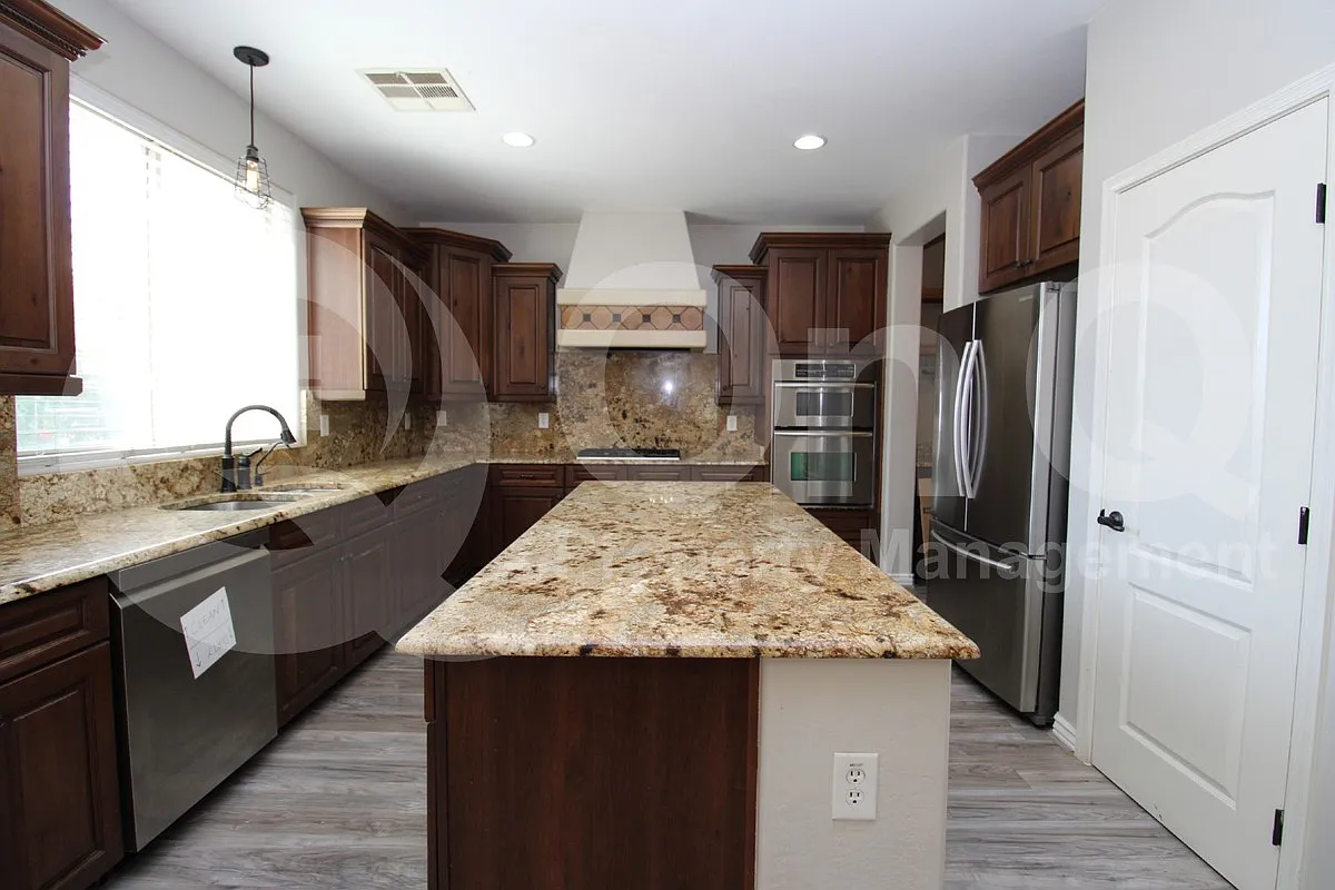 4 bed, 3.5 bath, 3102 sqft, $3,099 — Photo 3