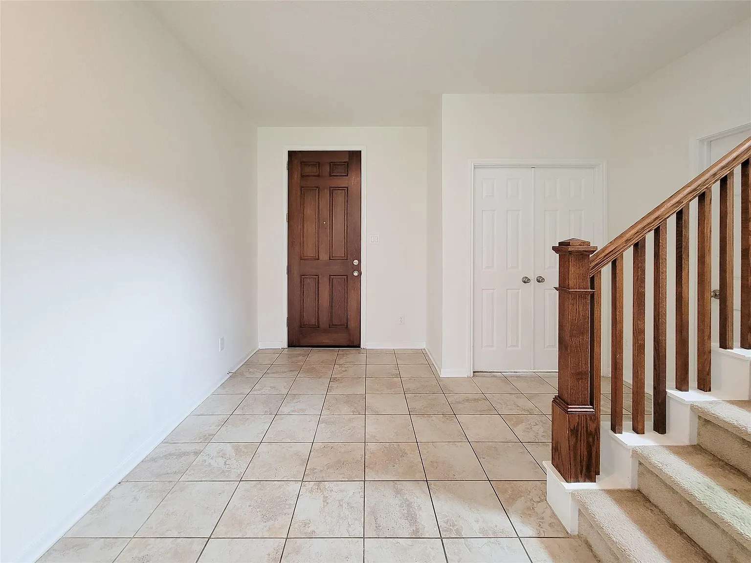 3 bed, 2.5 bath, 2528 sqft, $2,500 — Photo 4