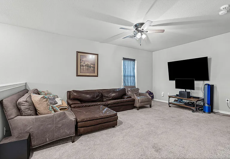 2409 W Robert St — Photo 10