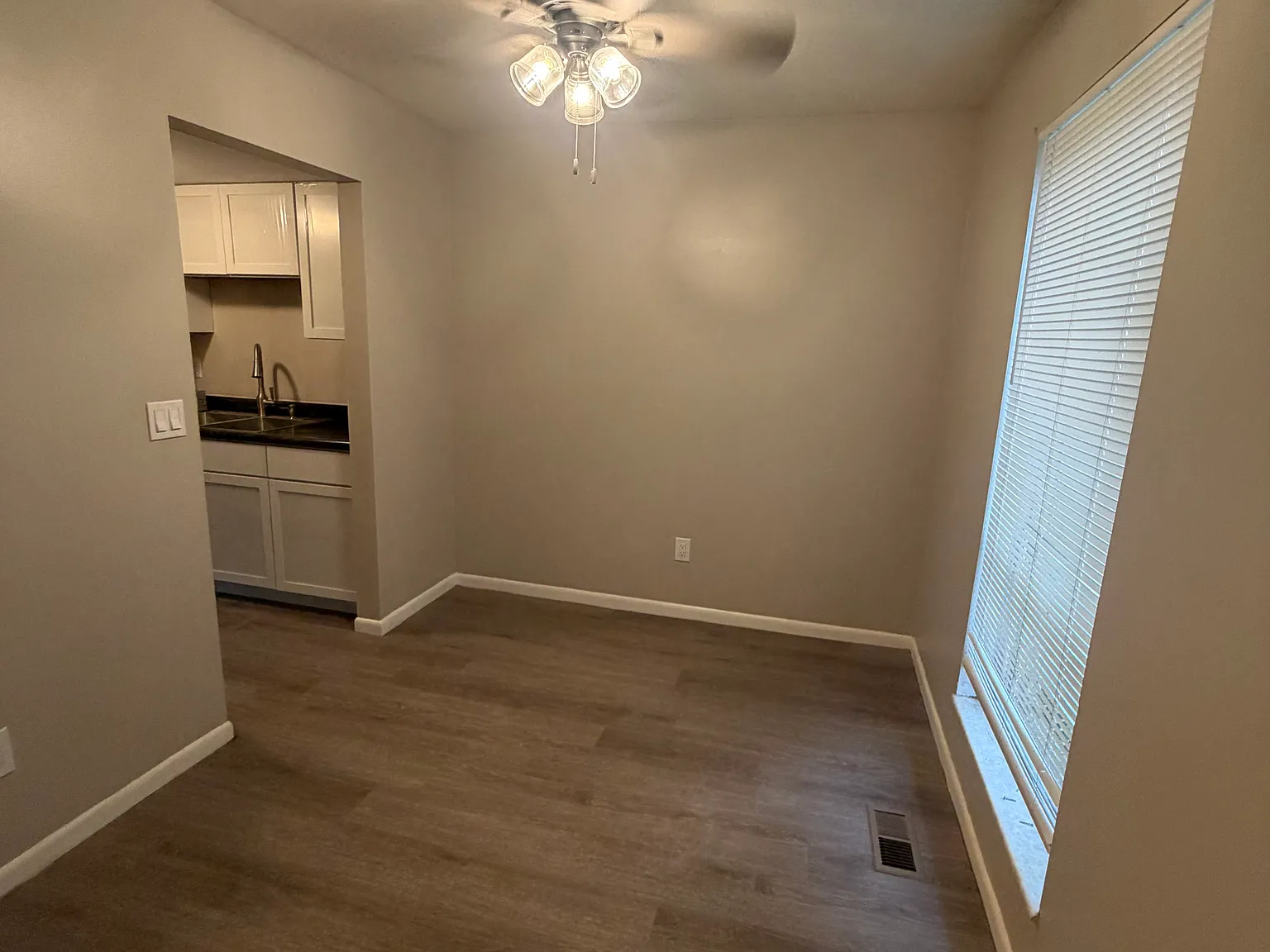 2 bed, 1.5 bath, 1044 sqft, $1,100 — Photo 3