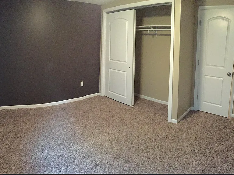 137 Columbia Ct — Photo 5