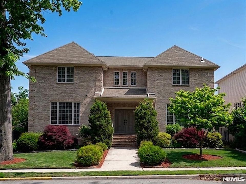 1st image of 1206 Briar Way
