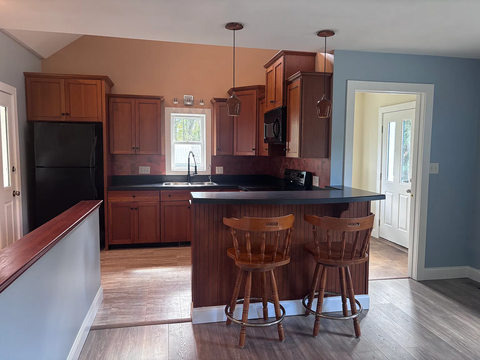 2 bed, 1033 sqft, $1,950 — Photo 2