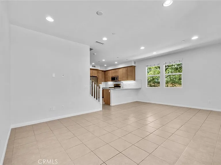 311 N Edenfield Ave — Photo 8