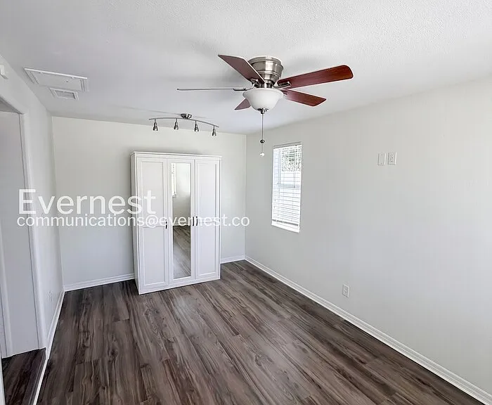 1915 W Orient St — Photo 19