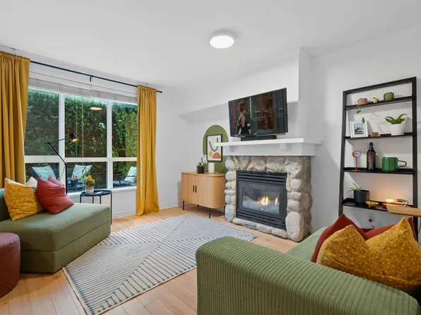 1005 Lynn Valley Rd #3, North Vancouver, BC V7J 1Z6