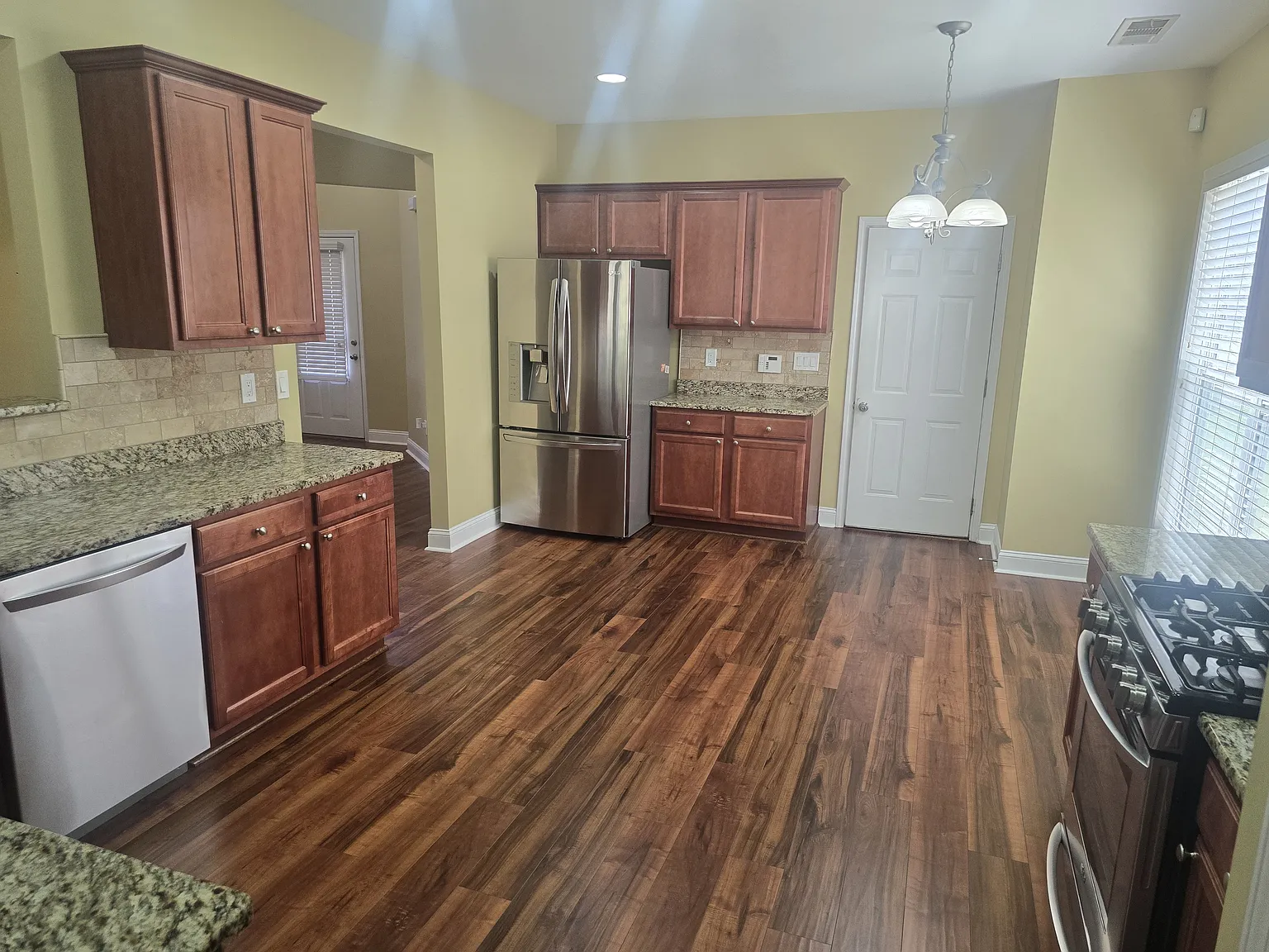 4 bed, 2.5 bath, 2200 sqft, $2,600 — Photo 2