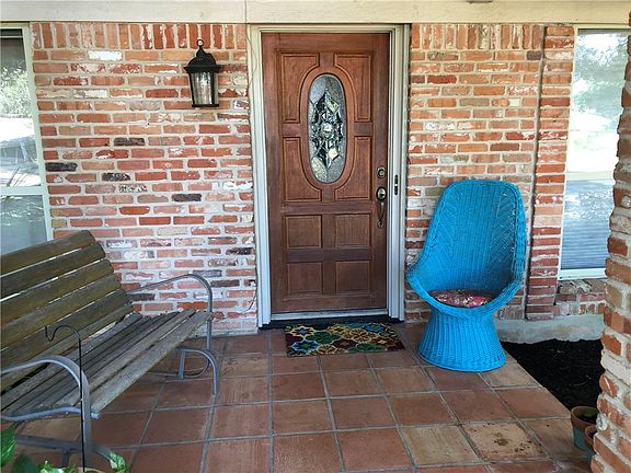 2nd image of 4507 Balcones Woods Dr