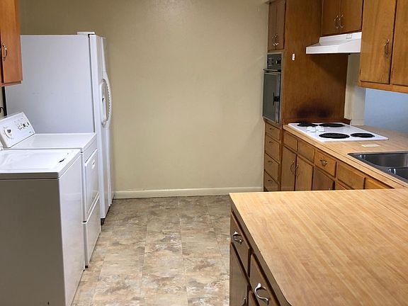 Kithen with LOTS of cabinet storage!
