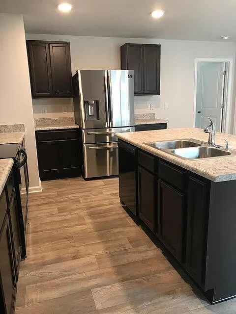 3 bed, 1611 sqft, $2,700 — Photo 4