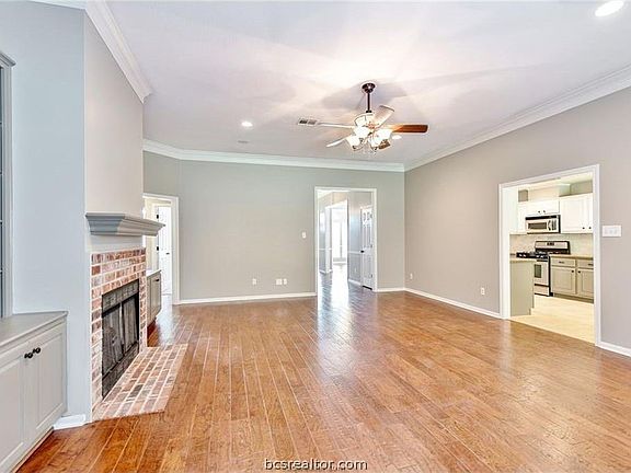 2nd image of 805 Merion Ct
