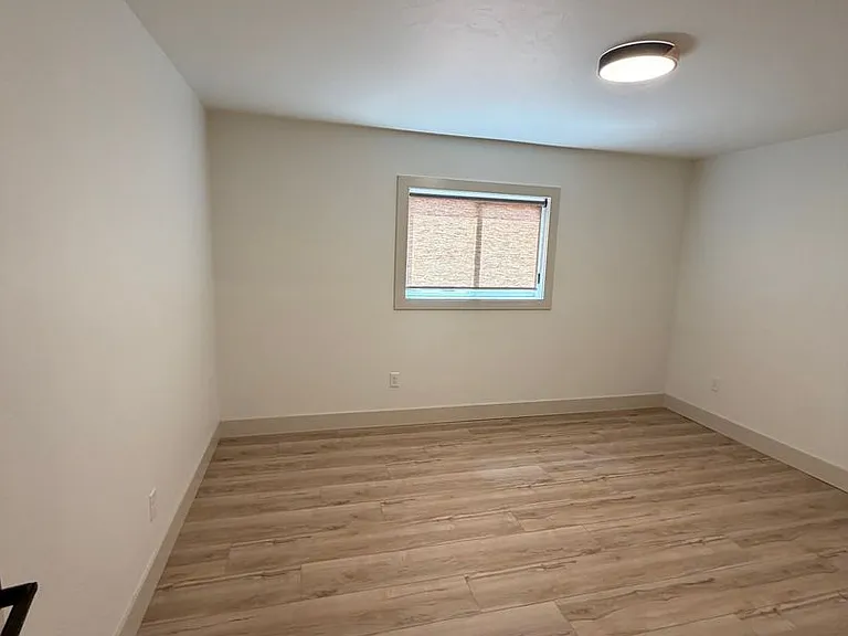 218 W Nevada St — Photo 15