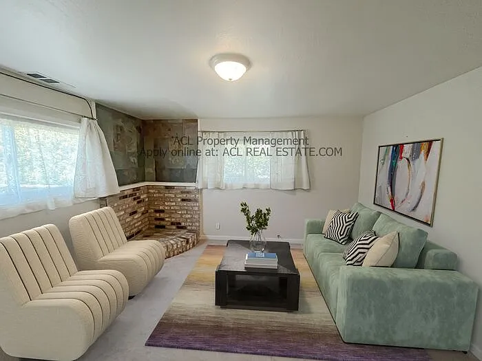 3 bed, 2.0 bath, 1404 sqft, $3,595 — Photo 2
