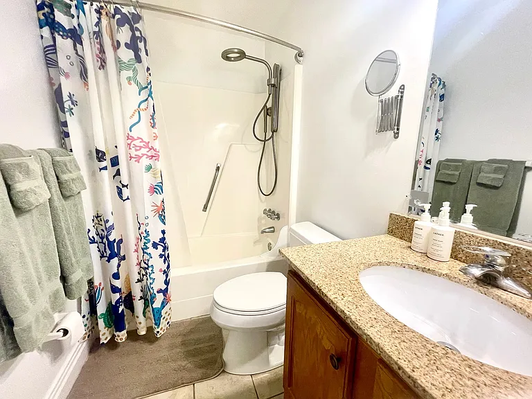 736 W Ocean View Ave #D — Photo 18