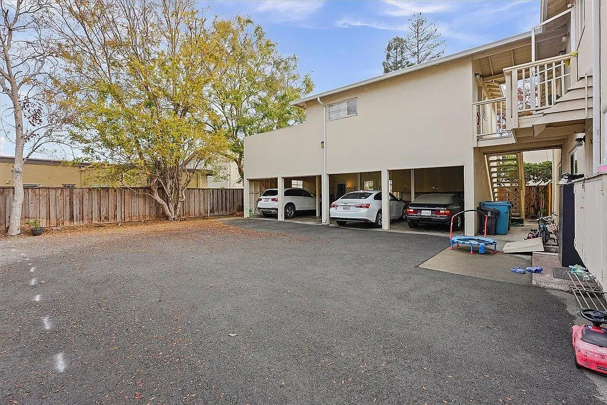 Studio, 500 sqft, $2,400 — Photo 4