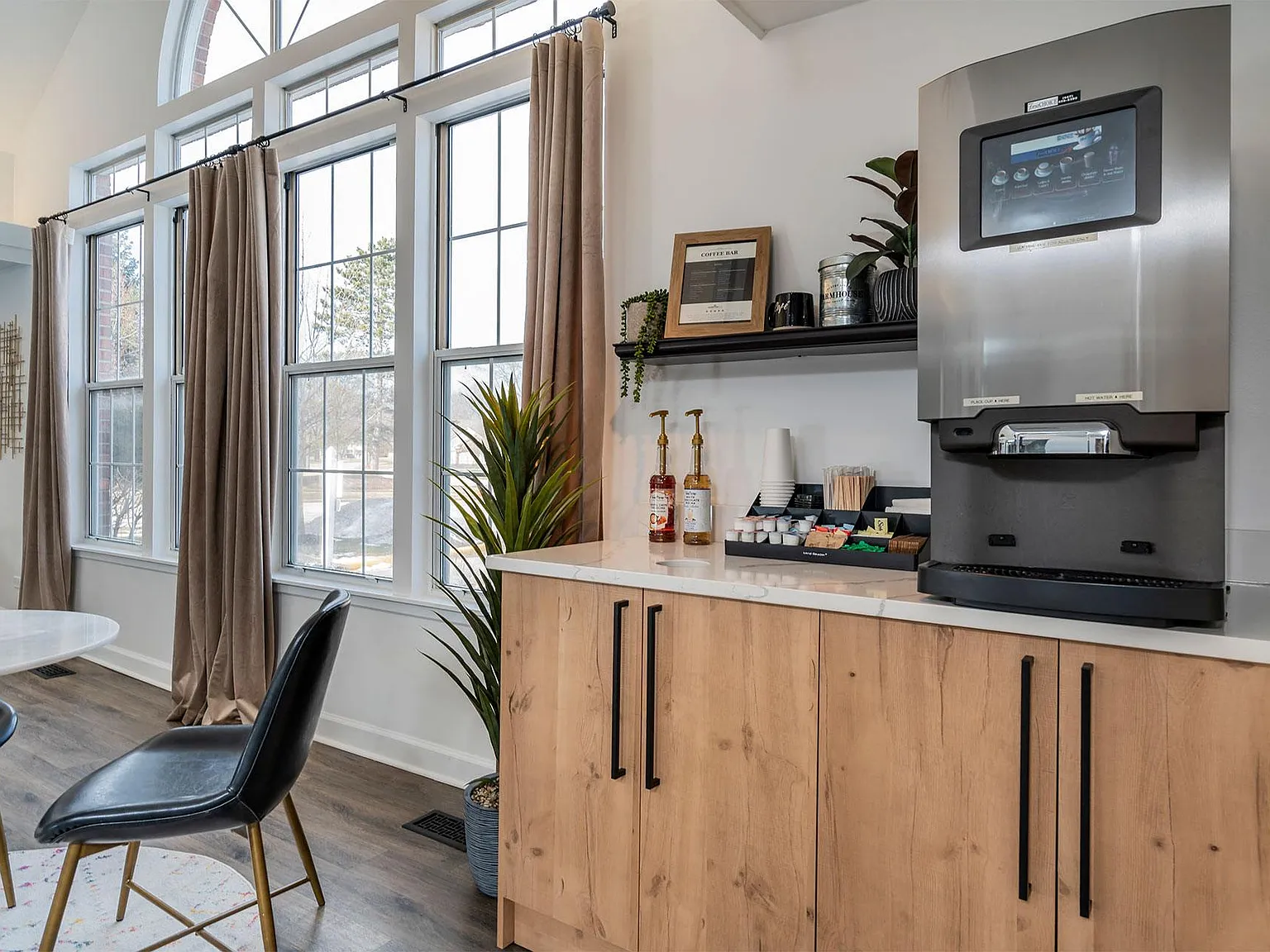 Arlington Club Apartments — Photo 4