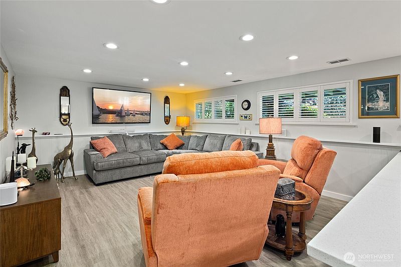 5th image of 707 W Bertona Street