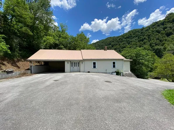 18100 Riverside Dr, Oakwood, VA 24631