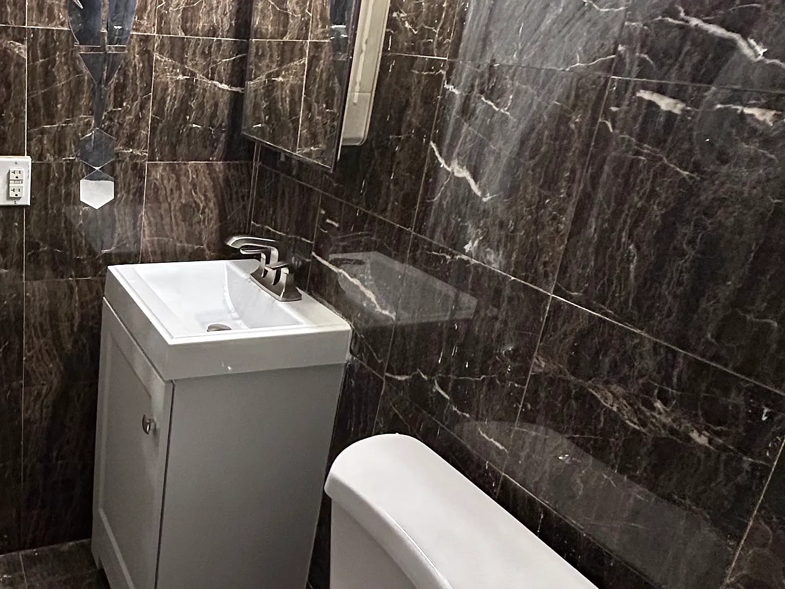 2 bed, 702 sqft, $2,350 — Photo 3