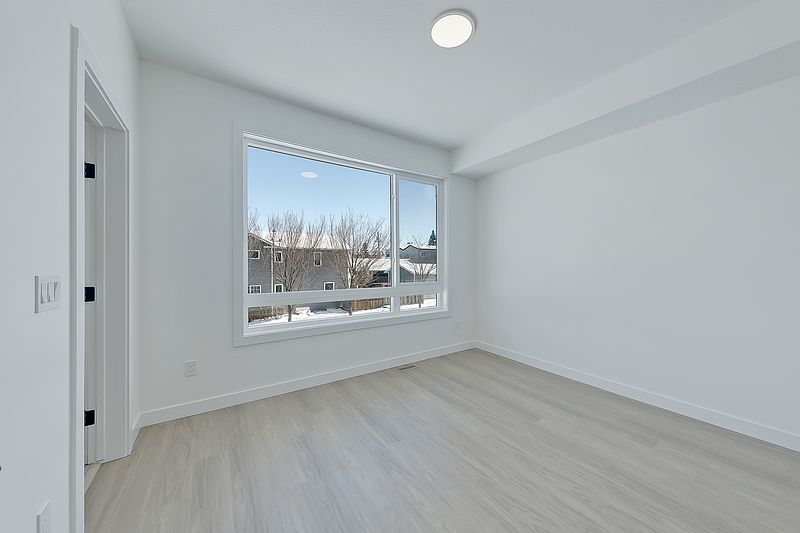 Calgary Townhouse for rent - 3 Bedrooms — photo 8