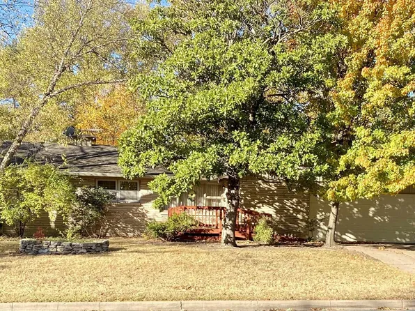1049 N Armour Ln, Wichita, KS 67206