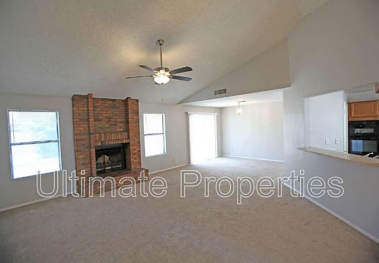 7719 W Dreyfus Dr — Photo 3
