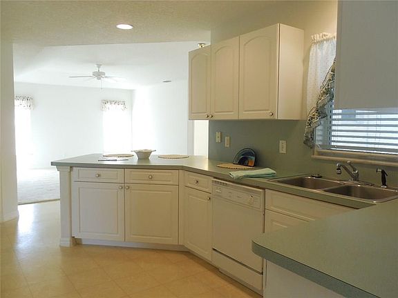 4th image of 420 Seagrass Ave