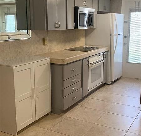 2nd image of 1400 S 19th Ave APT 6