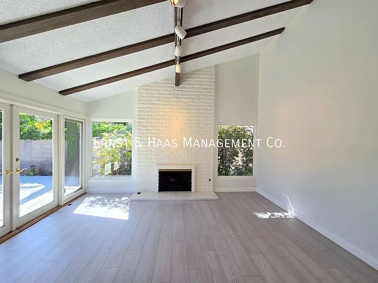 10835 Slater Ave — Photo 4