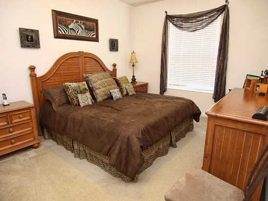 VC3C4862CA-405-king-master-bedroom-2