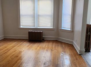7726 S Jeffery Blvd #3W, Chicago, IL 60649