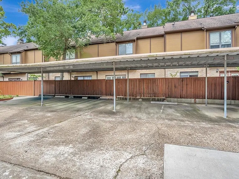11711 Memorial Dr #135 — Photo 29